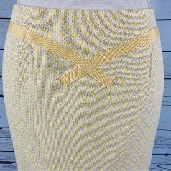 Le Suit Yellow Pencil Skirt ribbon - Picture 2 of 7